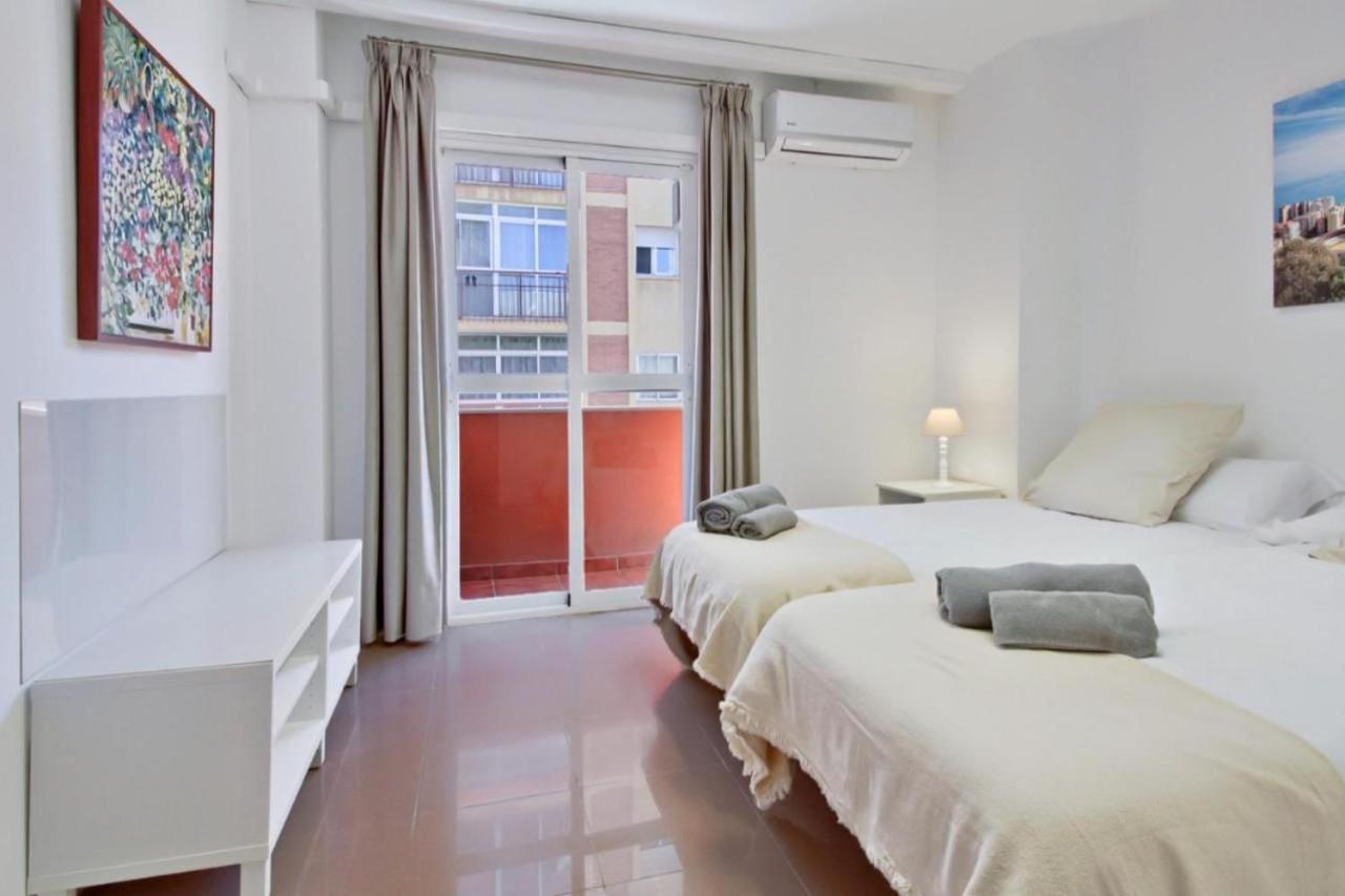 Amplio Piso Con Terraza Apartment Malaga Luaran gambar